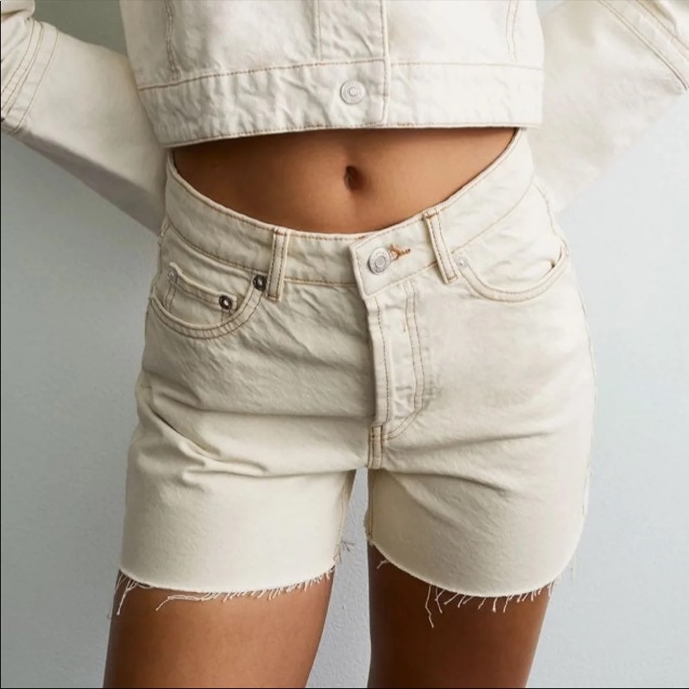 Zara High-Rise Cream Denim Shorts